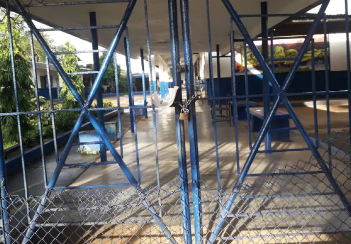 Las instalaciones permanecerán cerradas, hasta que el Meduca cumpla sus promesas. Foto/José Vásquez