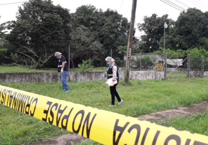Investigan cerca de la parada de buses donde paró a orinar. Foto/Mayra Madrid