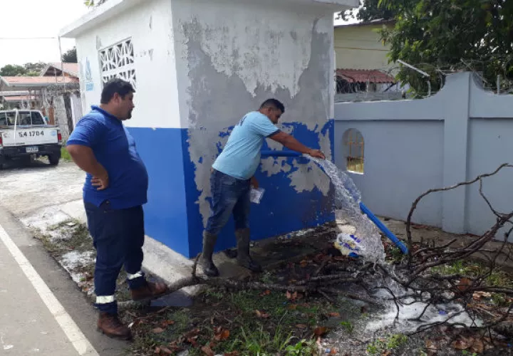 El Idaan realiza pruebas de aguas que presuntamente certifican la calidad de agua,