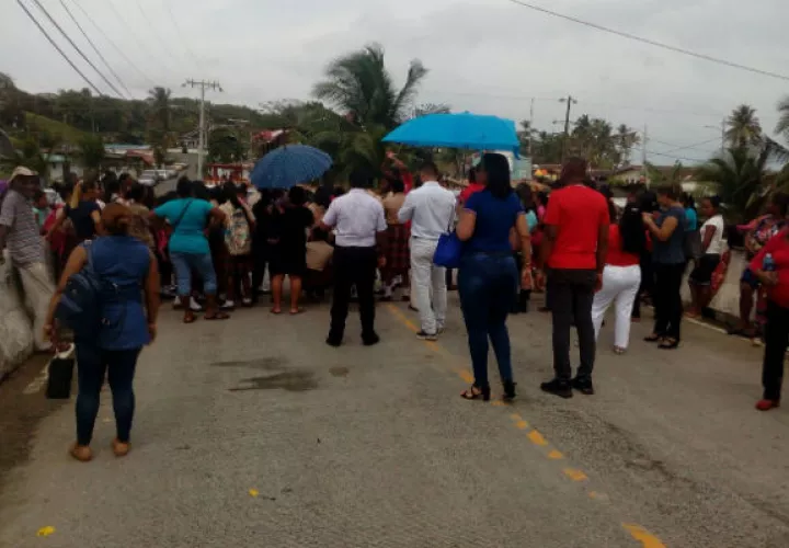 El cierre dejó a muchos conductores afectados. Foto: Diómedes Sánchez. 