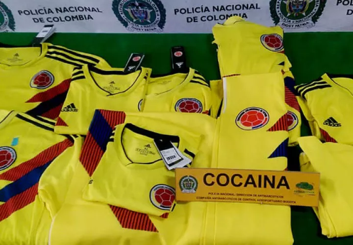 En Argentina, decomisaron camisetas impregnadas con clorhidrato de cocaína. 