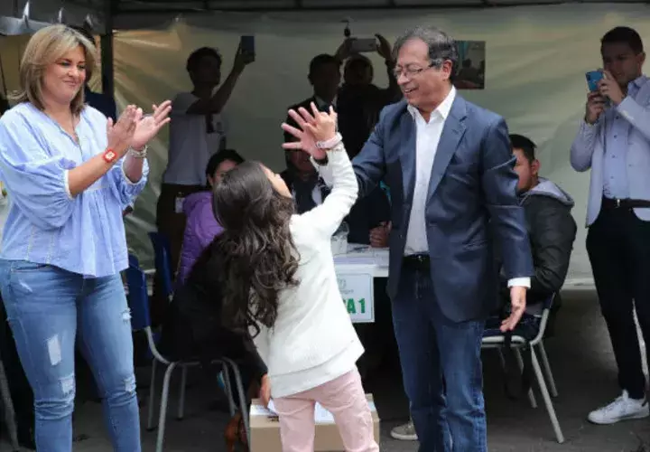 Gustavo Petro no alcanzó los votos necesario para hacerse de la silla presidencial. FOTO/EFE