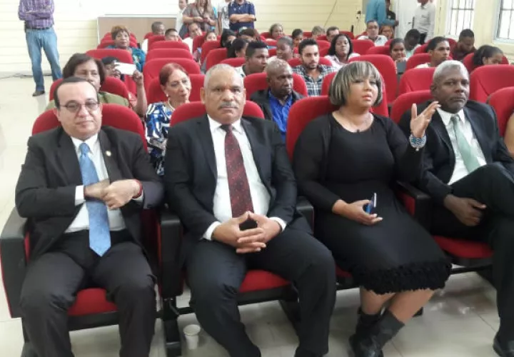 En el acto estuvo el rector de la UP, Eduardo Flores Castro (izq). Foto: Delfia Cortez. 