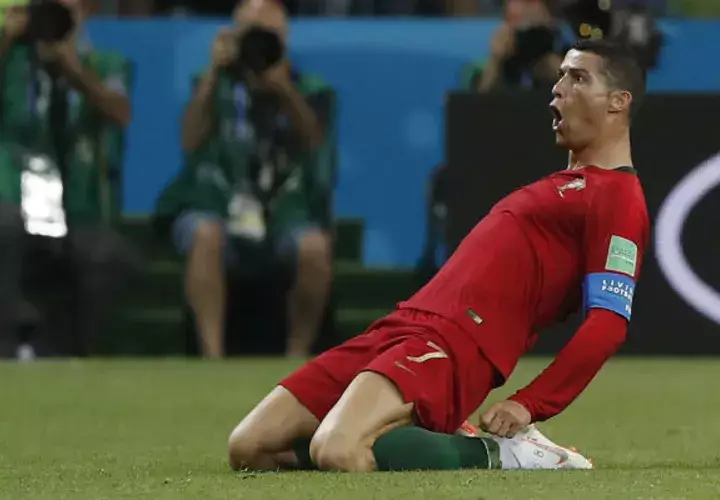 Cristiano Ronaldo festeja el segundo gol de Portugal. Foto:AP