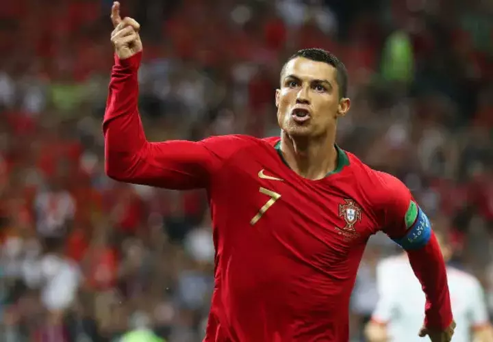 Cristiano Ronaldo festeja su gol ante España. Foto:AP