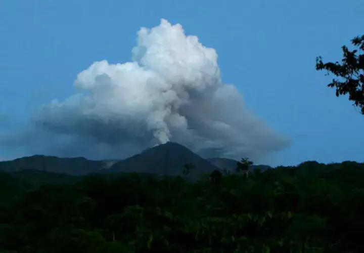 El pasado 29 de mayo el volcán emitió columnas de vapor, gases y ceniza de hasta 600 metros sobre el nivel del cráter.