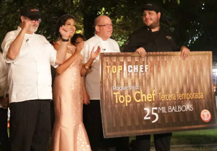 Los finalistas estuvieron acompañados por ayudantes de cocina.