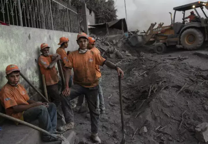 Siguen las labores de rescate. FOTO/AP