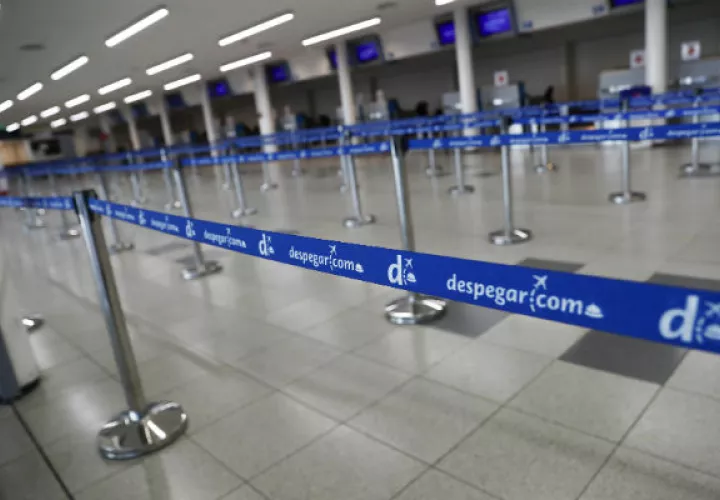 Vista del aeropuerto de Aeroparque vacío. Foto: EFE. 