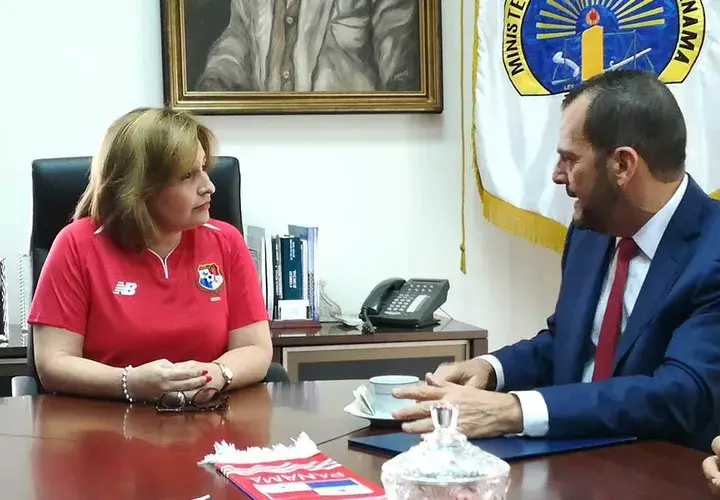 Porcell atendió por varios minutos al contralor Humbert. / Foto: Ministerio Público.