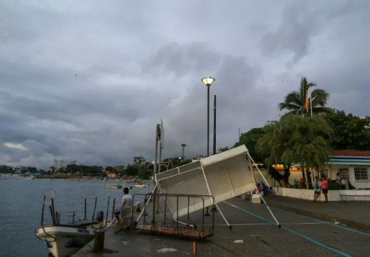 El balneario de Acapulco se resintió del embate de Carlotta 