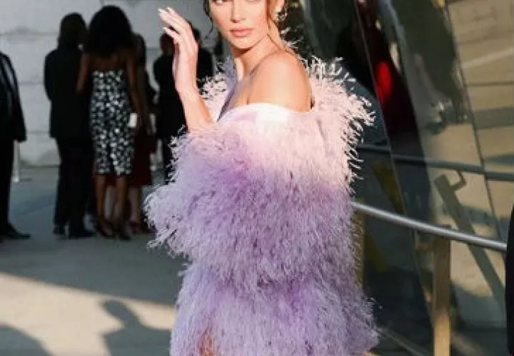 La modelo tiene 22 años.