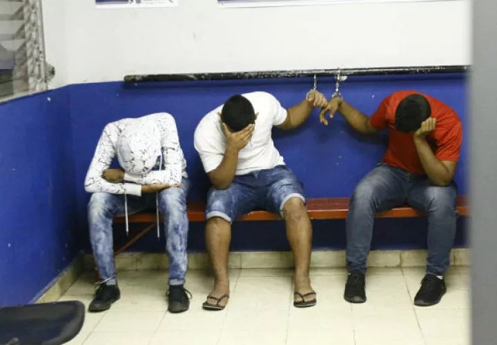 Los sujetos fueron capturados tras un operativo policial. / Foto: Crítica.