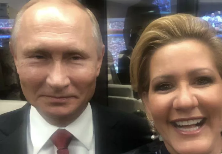 La primera dama se tomó un selfie con el presidente ruso Vladimir Putin.