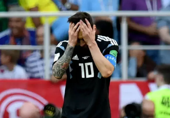 Messi se lamenta. Foto:AP
