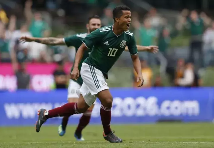 Giovani dos Santos, uno de los jugadores señalados por la revista que estuvo en la fiesta. Foto AP