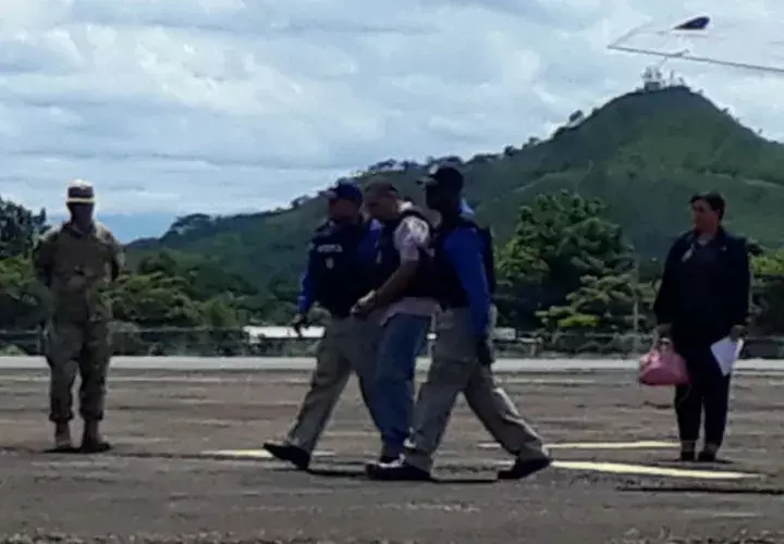Momentos de su retorno al país extraditado desde Costa Rica. Fotos: José Vásquez. 