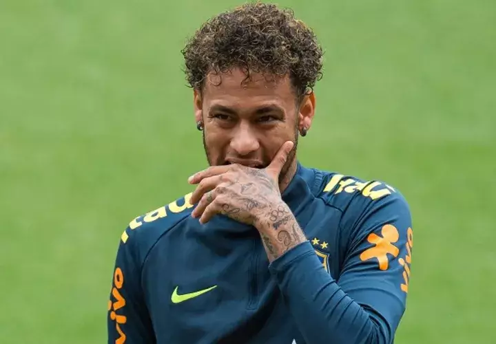 Neymar se recupera de una lesión.