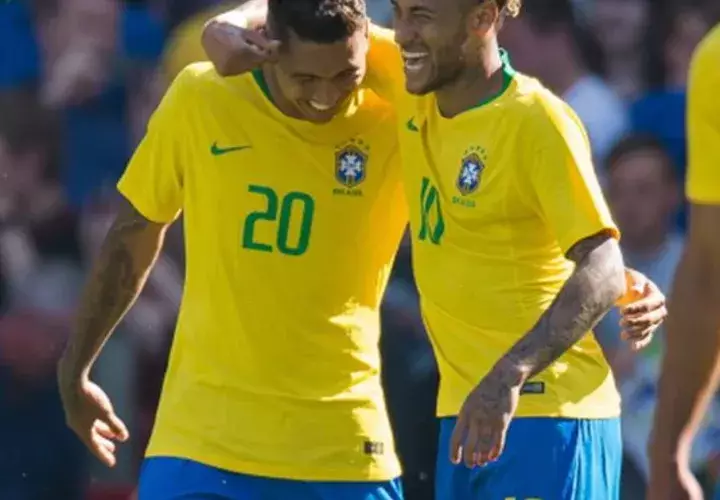 Neymar junto a Firmino, una dupla de temor en la delantera brasileña / EFE