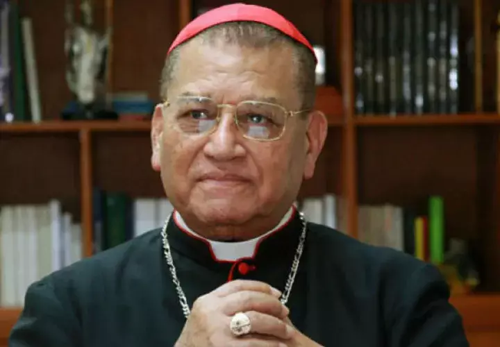 El 25 de mayo de 1985 fue ordenado cardenal por el fallecido papa Juan Pablo II, en Roma, convirtiéndose entonces en el único cardenal de Centroamérica.