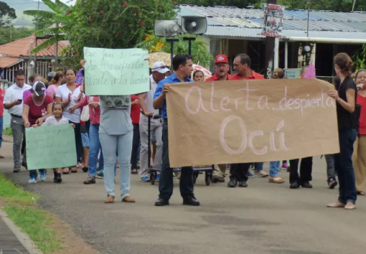 Padres de familia y educadores protesta. Foto/Thays Domínguez