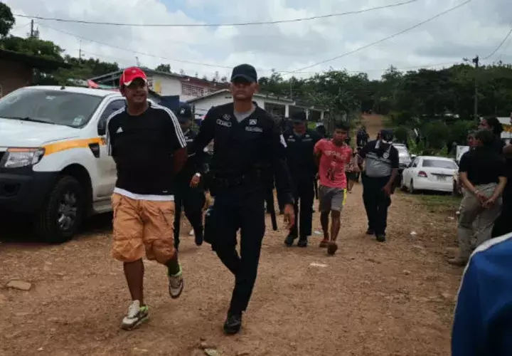 Una de las personas detenidas. Foto: Raimundo Rivera. 