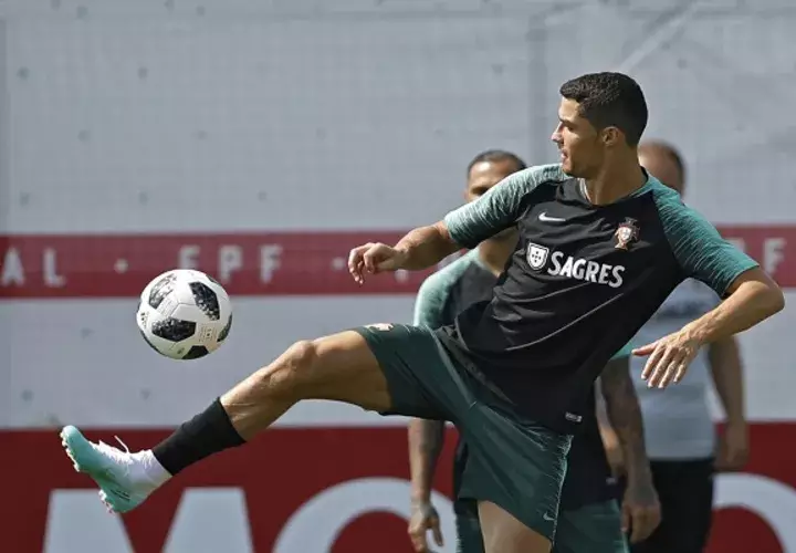 Cristiano Ronaldo en entrenamiento con la selección portuguesa. Foto AP