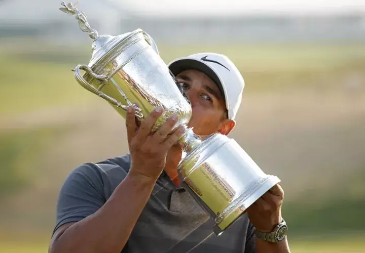 Brooks Koepka ganó el trofeo de nuevo.