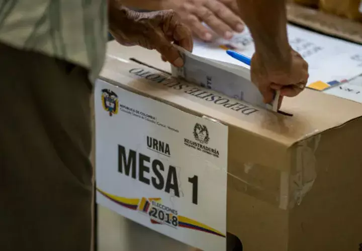 Maduro ganó las elecciones con más de seis millones de votos, más de cuatro millones que el segundo, el exgobernador Henri Falcón.