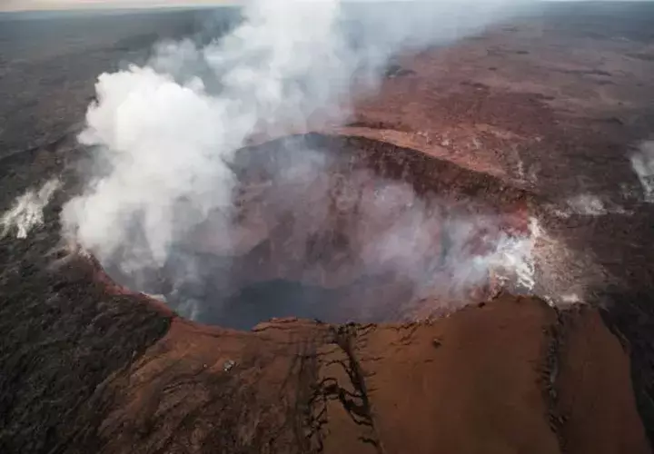 Vista aérea del volcán Kilauea en Hawái. Foto: EFE 