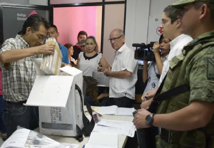 Preparan logística para las votaciones que se realizarán mañana en todo el país. EFE