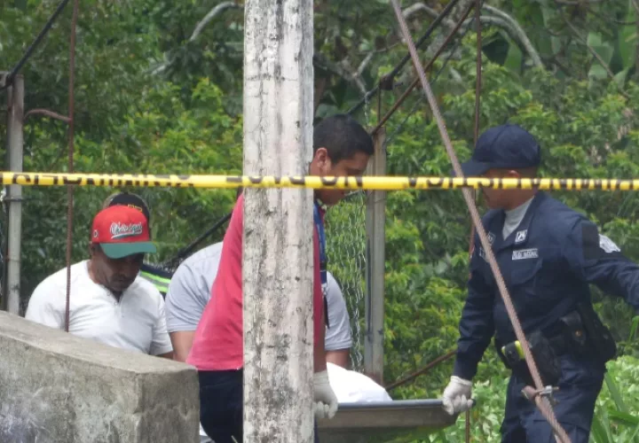 Mujer fue hallada semidesnuda