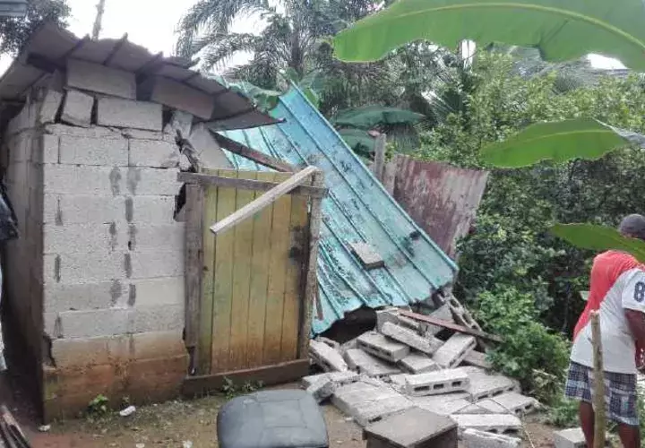 Los daños a la casa.  Foto:  Diómedes Sánchez