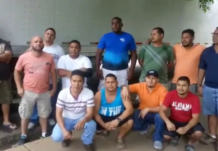Los transportistas panameños piden que los saquen de la zona de conflicto lo más pronto posible.