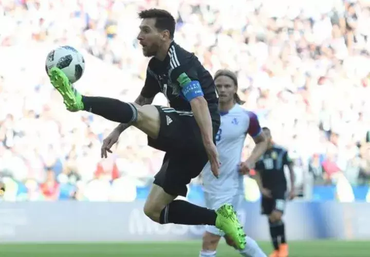 A pesar de tener a Lionel Messi, de lo mejor que hay en la élite del fútbol mundial, Argentina apenas pasó a la segunda ronda.