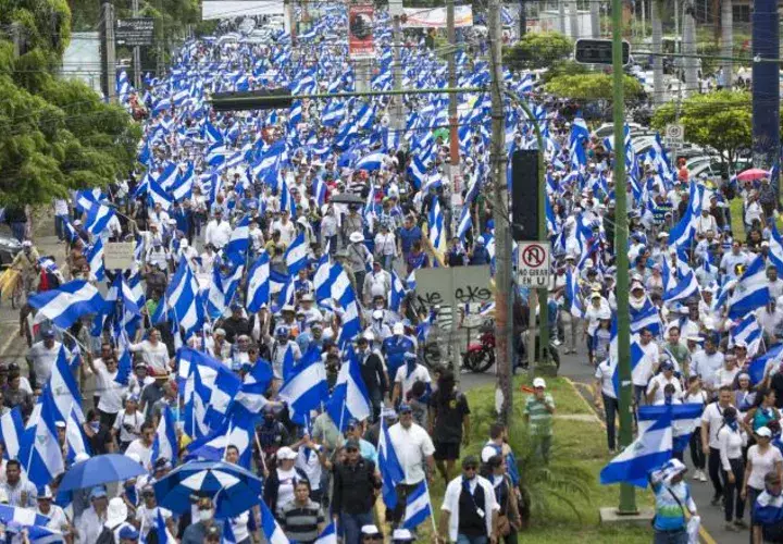Los ciudadanos invadieron las calles exigiendo justicia. /Foto EFE