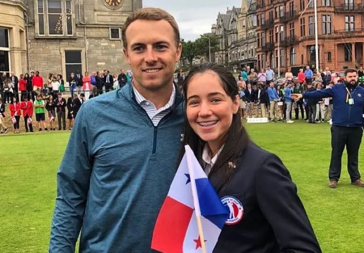 Carla Álvarez junto a Jordan Spieth, campeón de The Open. /Foto Cortesía