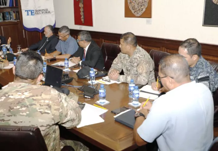 La reunión se realizó en la sede del Tribunal Electoral. /Foto Cortesía