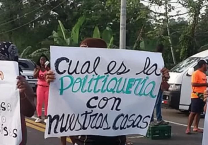 Protestas y pancartas. 