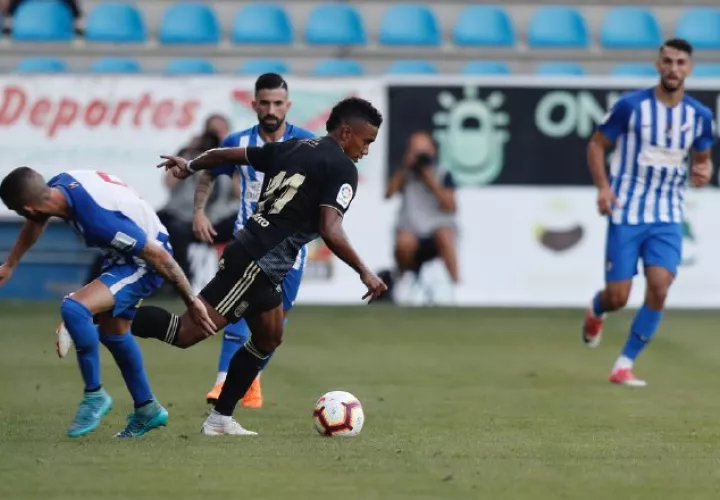El panameño jugó su segundo partido con el Real Oviedo, esta vez de titular. /Foto @RealOviedo