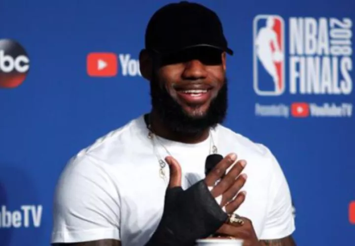 LeBron James jugará la próxima temporada en Los Angeles. EFE
