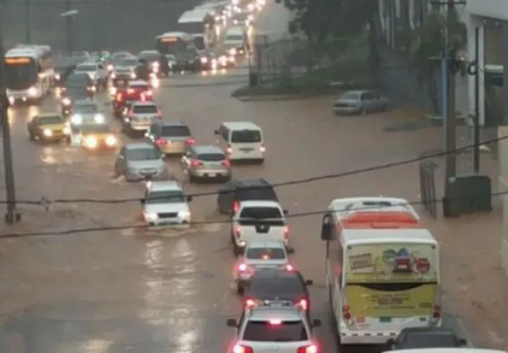 Cada vez que llueve en la ciudad, esta se inunda. Archivo Epasa.