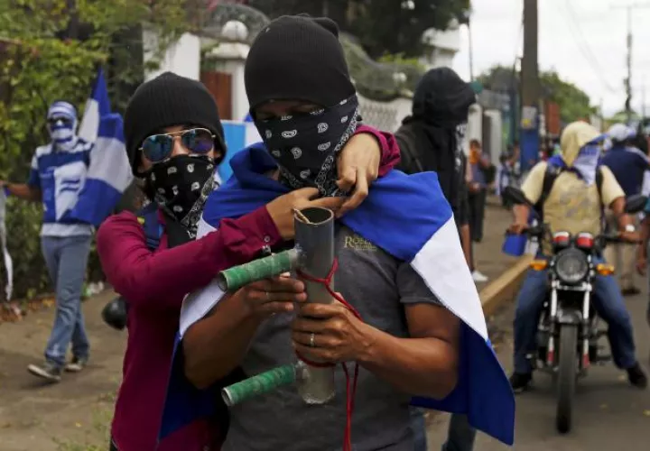 Cientos de personas participan en una protesta contra  Ortega. EFE