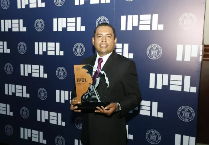 Adiel Bonilla se alzó con el primer lugar en Prensa Escrita. Foto: Josué Arosemena.