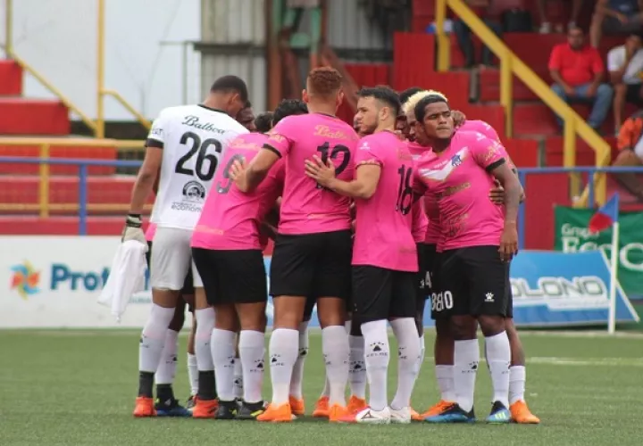 Árabe realiza pretemporada fuera de Panamá.