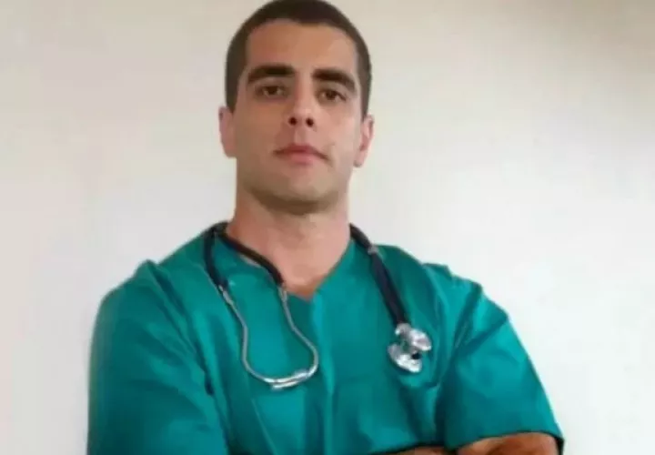 Denis César Barros Furtado, de 45 años, ganó el apodo de "Dr. Bumbum" gracias a sus operaciones de glúteos.