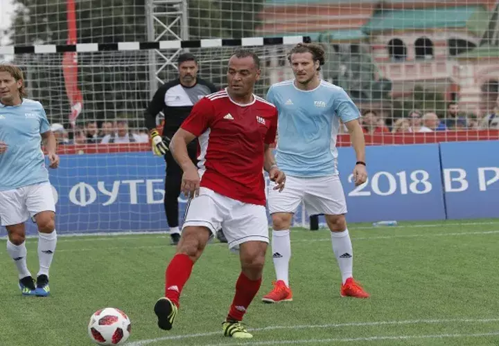 Cafú defendió a Neymar.