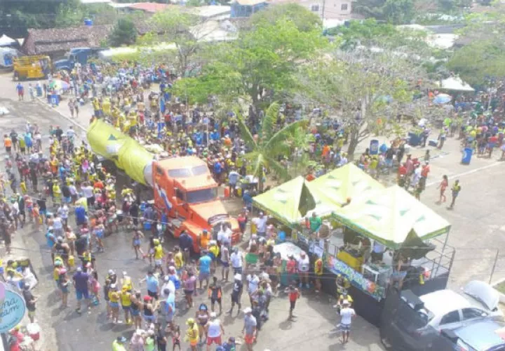 Pedasieños se benefician con la realización del carnaval. Foto: Thays Domínguez. 
