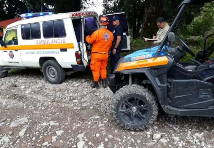 Los afectados reciben los primeros auxilios de los equipos de rescate. Foto/Mayra MAdrid