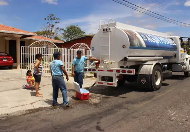 Suspenden el servicio, porque se les adeuda. Foto: Diómedes Sánchez. 
